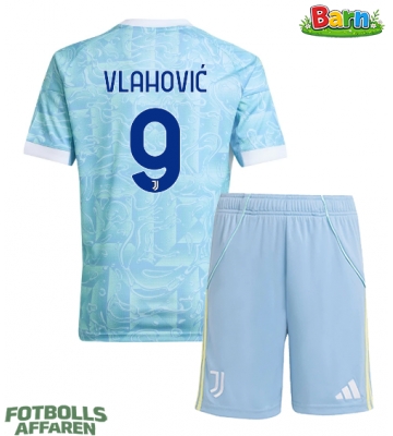 Juventus Dusan Vlahovic #9 Bortaställ Barn 2025-26 Kortärmad (+ Korta byxor)